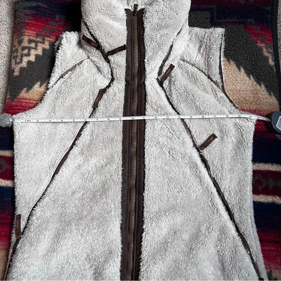 Kuhl Womens Flight Vest Size Large in color “Stone” - Picture 3 of 8